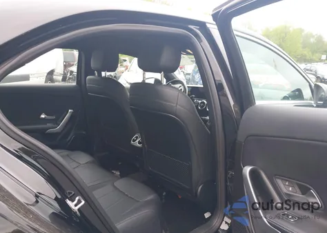 2020 Mercedes-Benz A 220 4Matic z USA, uszkodzony, nr VIN WDD3G4FB3LW040170